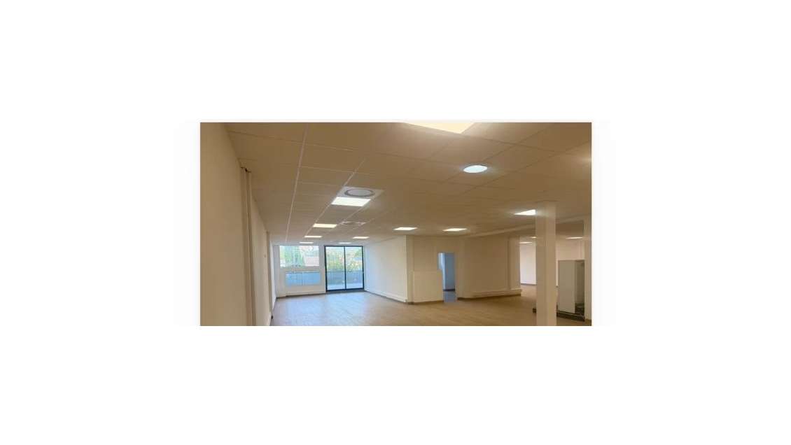 A LOUER A BIOT - BUREAUX 250M2 + TERRASSE + 7 PKG