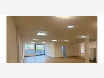 A louer bureaux 250m² + terrasse + 7 pkg à Biot