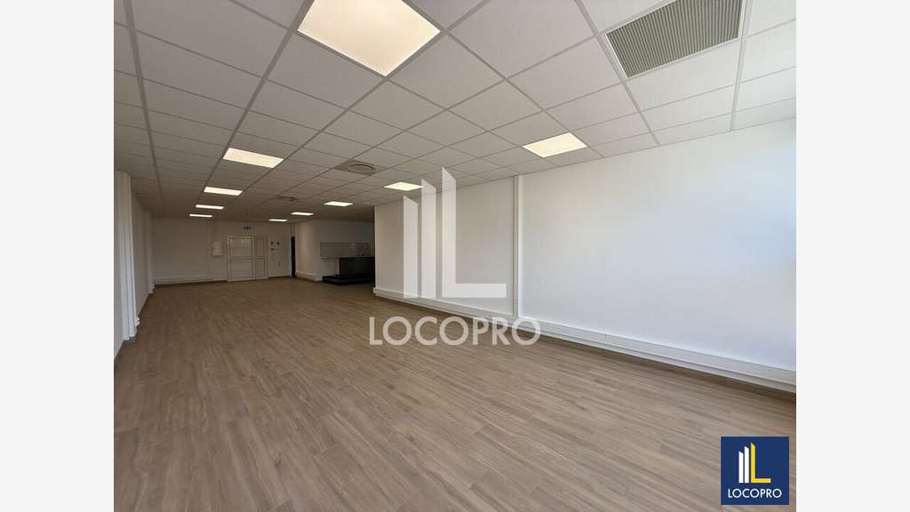 A louer bureaux rénovés 250m² à Villeneuve-Loubet