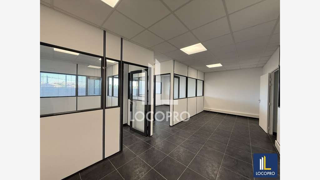 Location bureaux de 105m² R+1 plein Sud à Biot