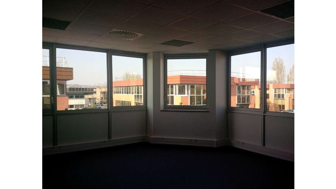 Location bureaux 3000m² idéalement situé à Blagnac