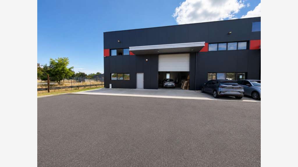 À louer – Local d’activité neuf de 288 m² avec mez