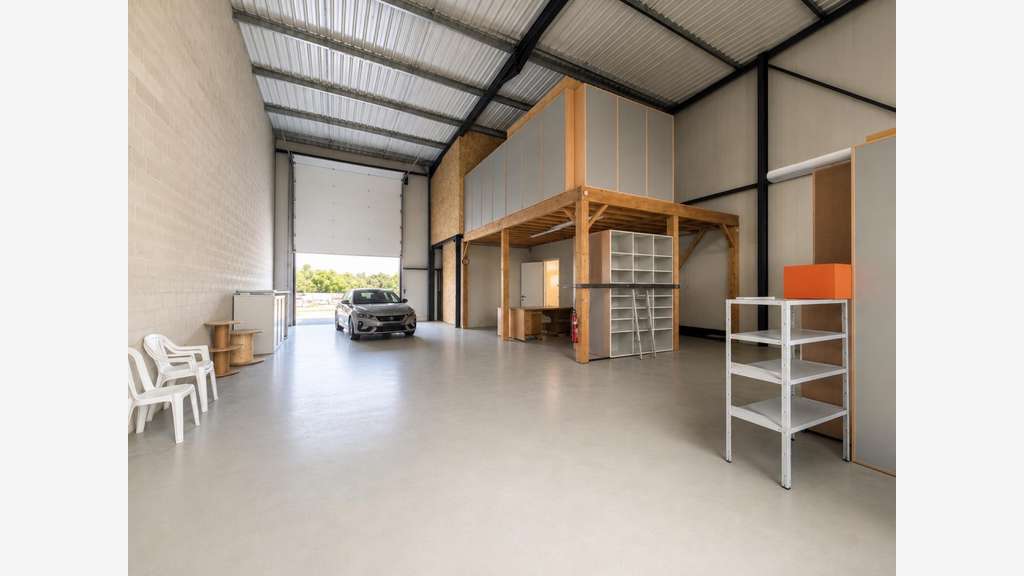 À louer – Local d’activité neuf de 288 m² avec mez