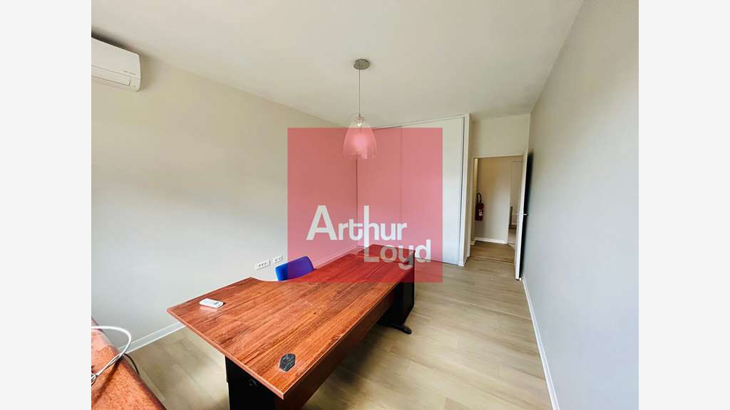 A louer bureaux 162m² idéalement situé à Boé
