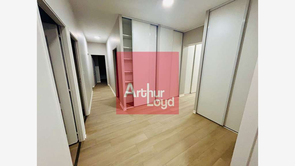 A louer bureaux 162m² idéalement situé à Boé