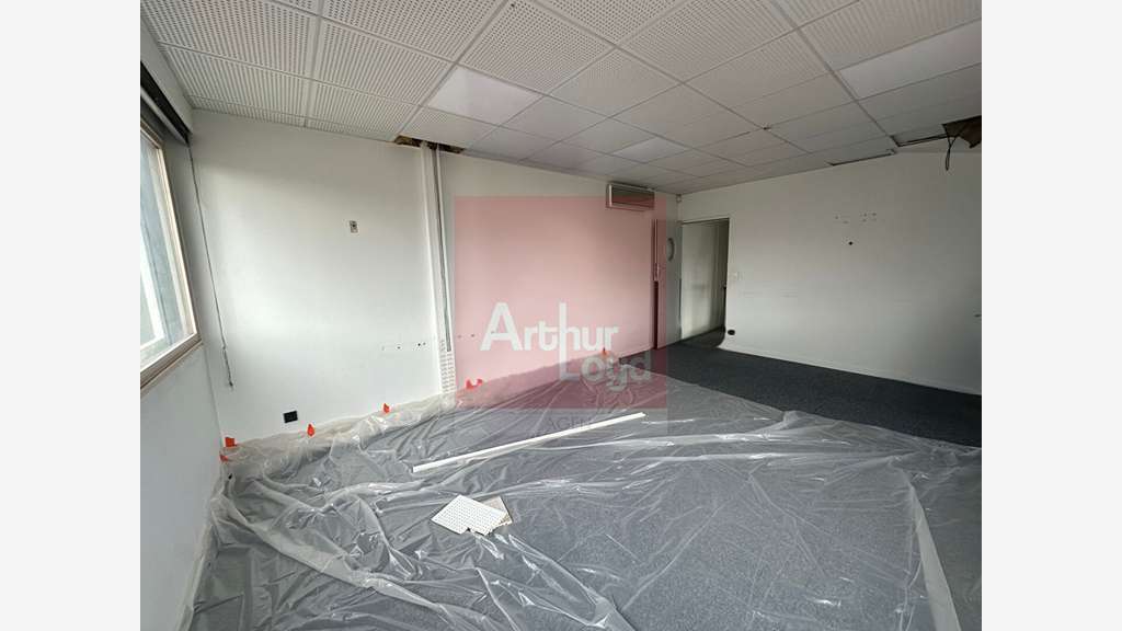 A louer bureaux 150m² R+1 zone dynamique de Boé
