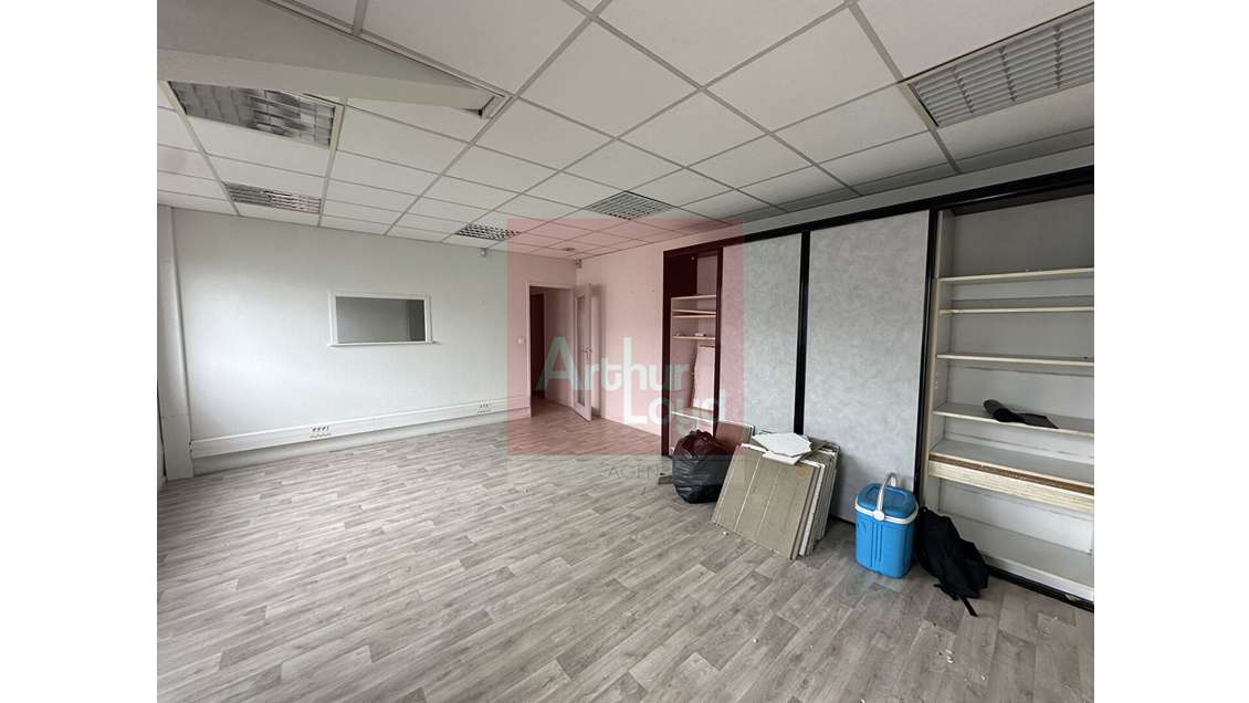 A louer bureaux 150m² R+1 zone dynamique de Boé