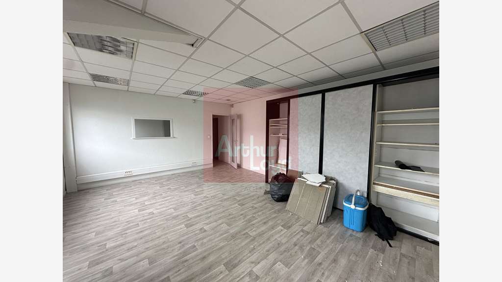 A louer bureaux 150m² R+1 zone dynamique de Boé