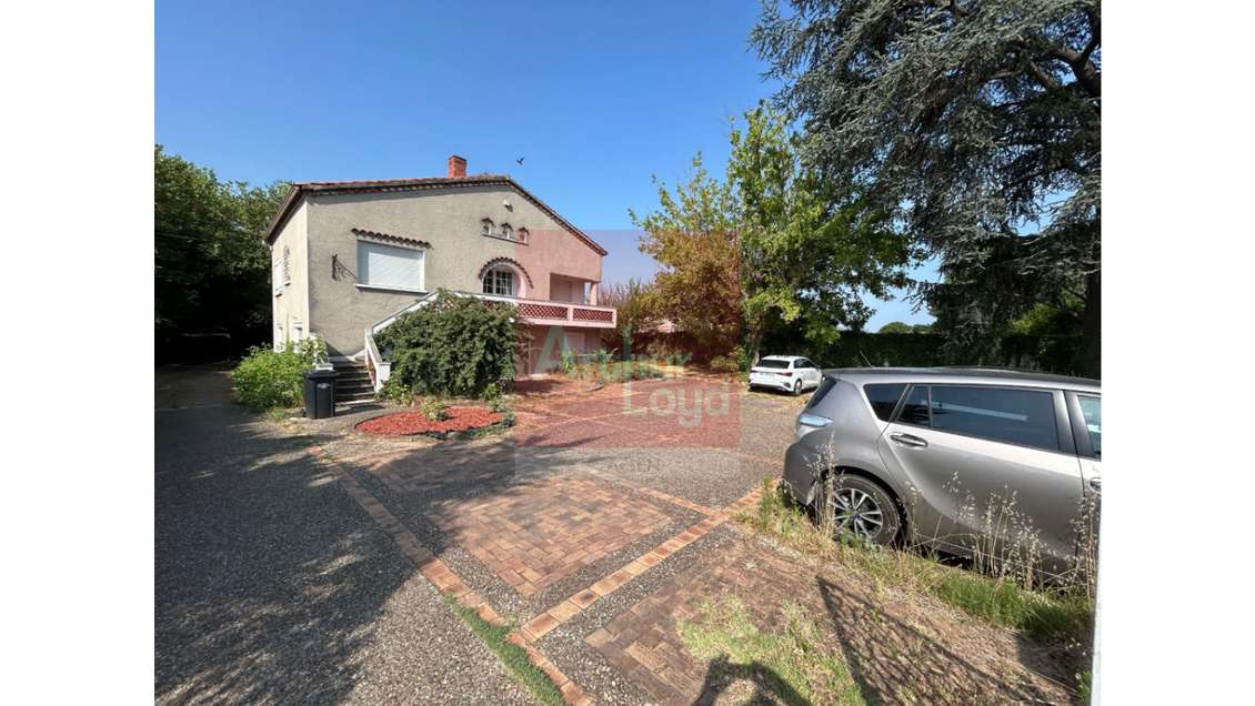 A louer bureaux 92.7m² RDC en entrée de Boé