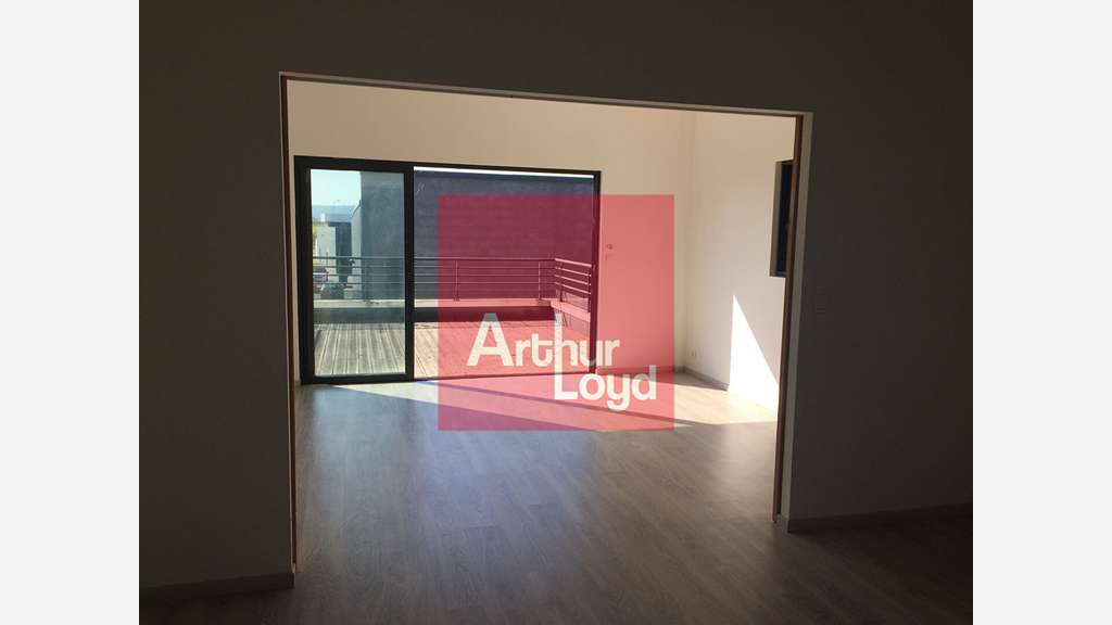 Location bureau 42m² avec terrasse à Boé