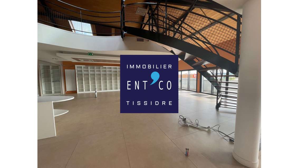 A louer local d'activité lumineux de 360m² à Boé