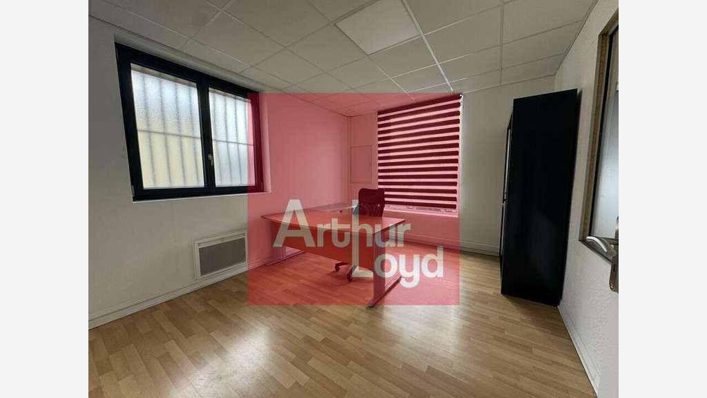 Bureaux 159 m² à louer en zone commerciale BOE