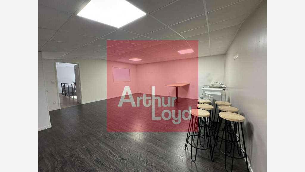 Bureaux 159 m² à louer en zone commerciale BOE