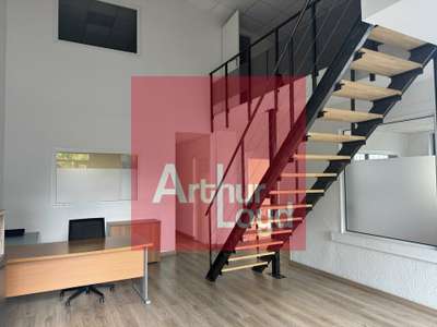 Bureaux 159 m² à louer en zone commerciale BOE