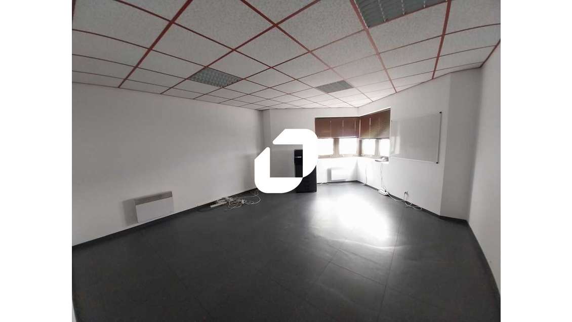 A louer Bureaux 300m² Boissy l'aillerie