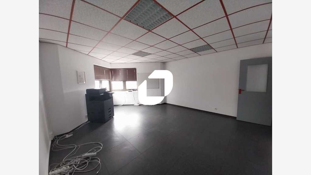 A louer Bureaux 300m² Boissy l'aillerie