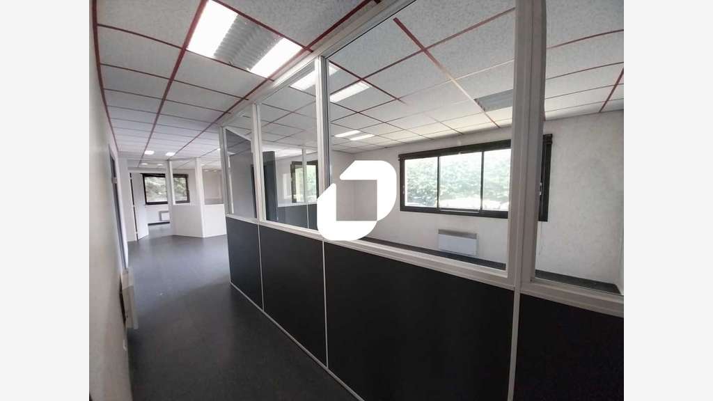A louer Bureaux 300m² Boissy l'aillerie