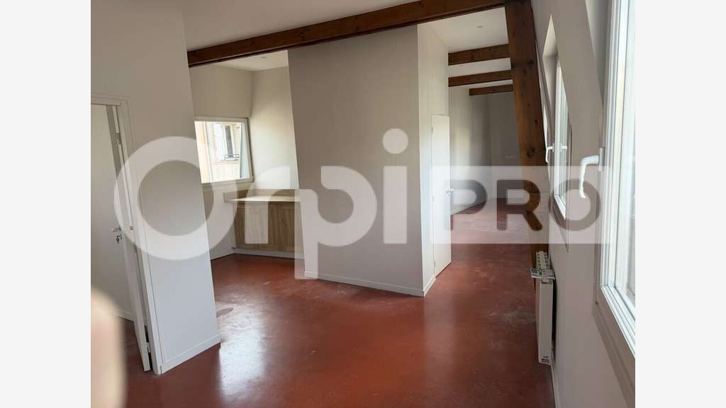 A louer bâtiment mixte 123m² avec parking à Bolbec