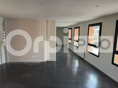A louer bâtiment mixte 123m² avec parking à Bolbec