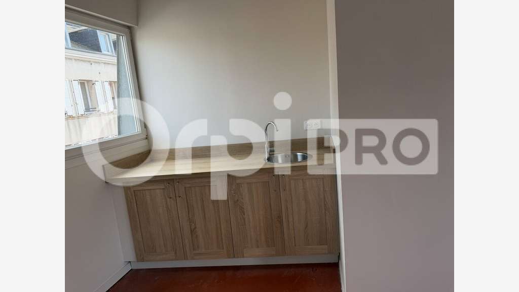 A louer bâtiment mixte 123m² avec parking à Bolbec
