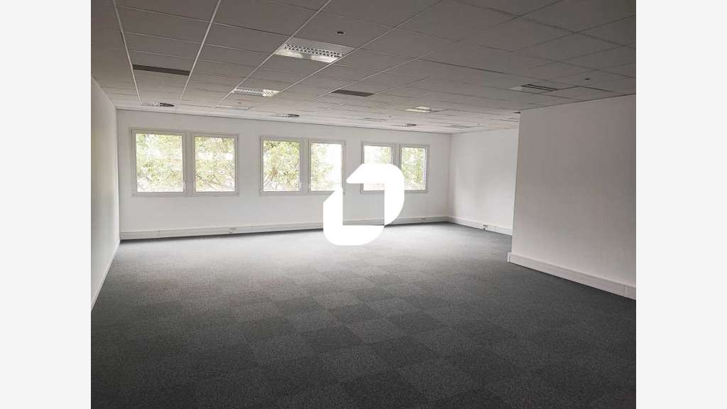 A louer Bureaux 353m² Bondy
