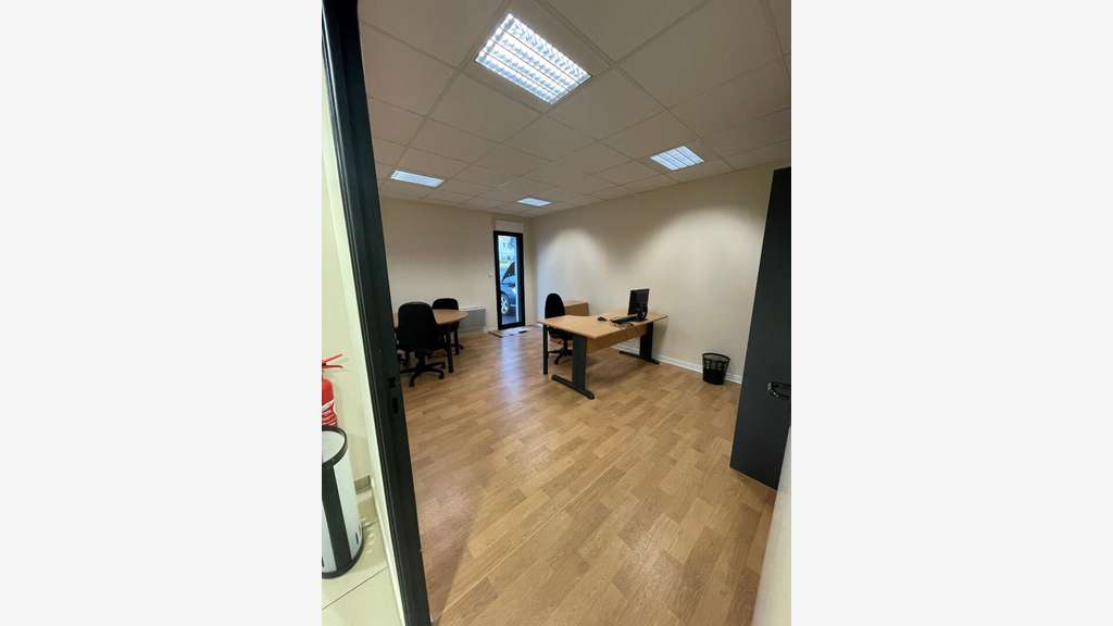 A louer bureaux 122m² très beau visuel à Lamballe 