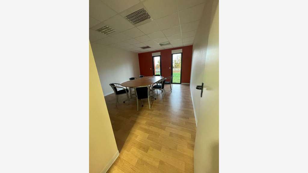 A louer bureaux 122m² très beau visuel à Lamballe 