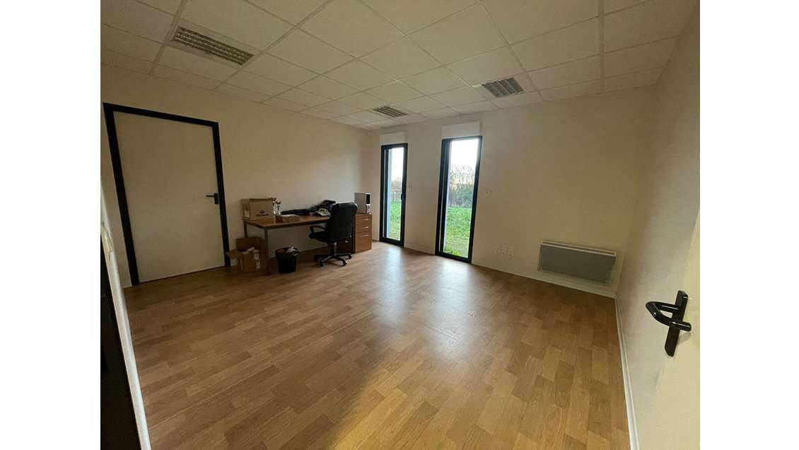 A louer bureaux 122m² très beau visuel à Lamballe 