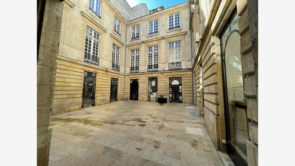 A louer bureaux de 223m² à Bordeaux Triangle d'Or