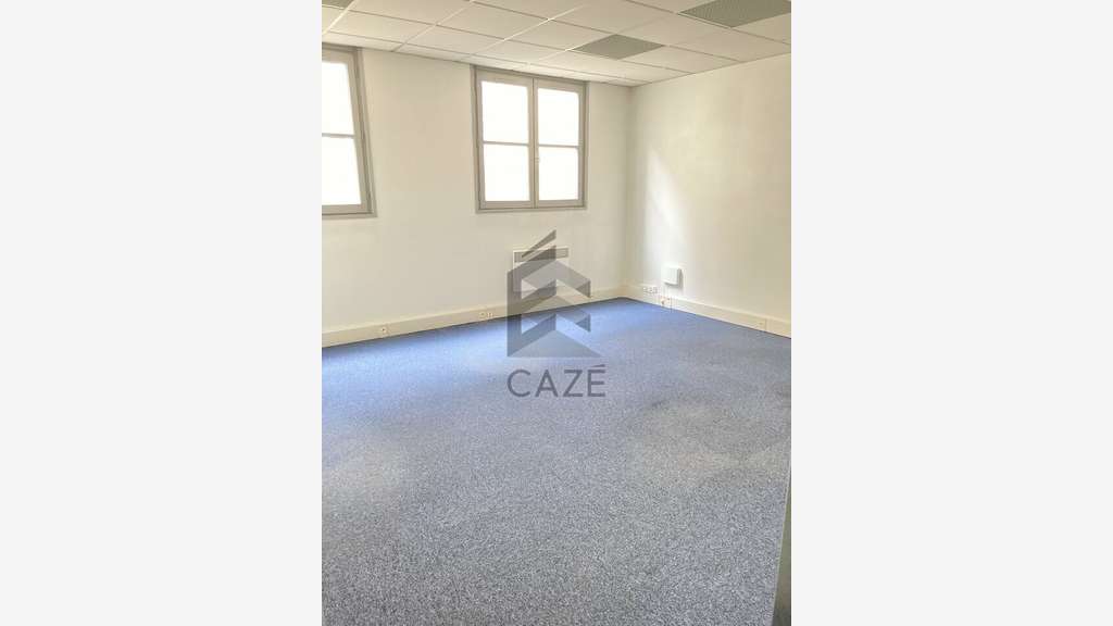 Bureau 75m² R+1 à louer dans le Triangle Bordelais