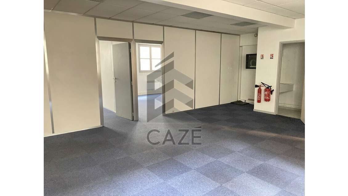 Bureau 75m² R+1 à louer dans le Triangle Bordelais