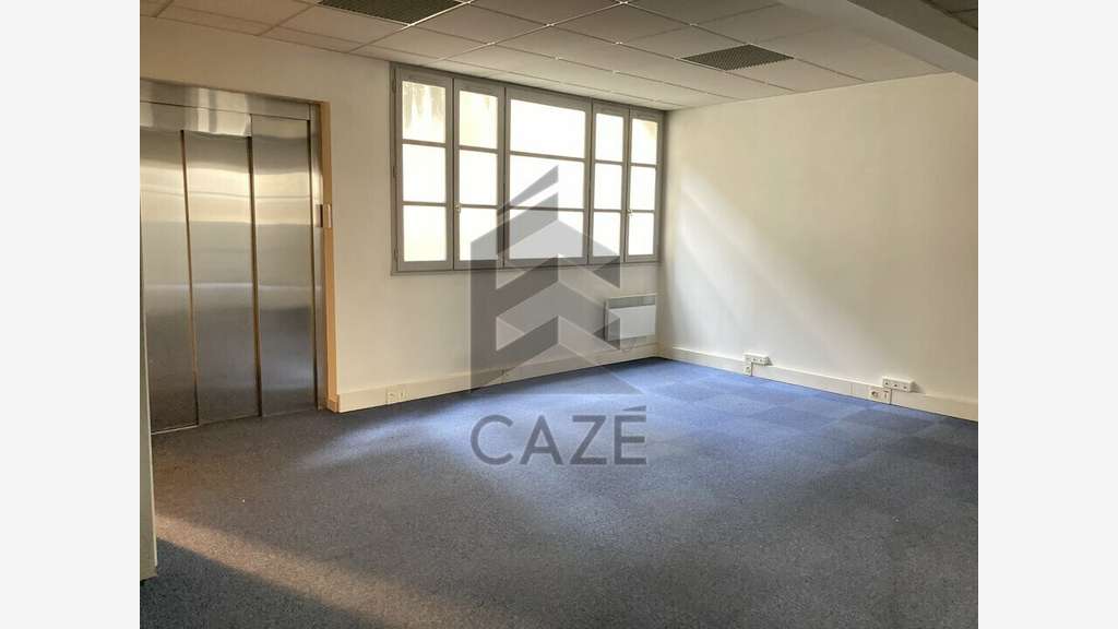 Bureau 75m² R+1 à louer dans le Triangle Bordelais