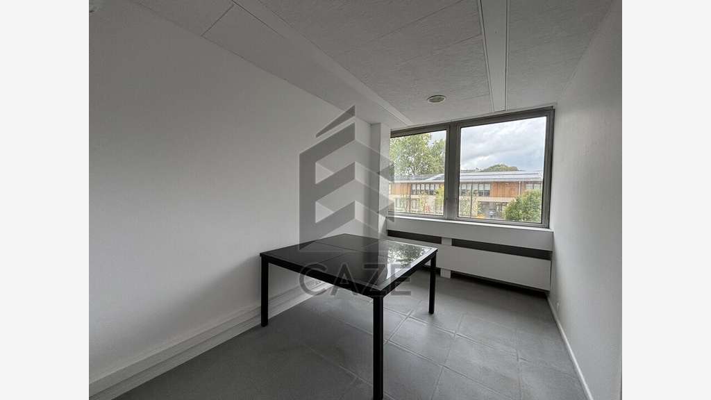 Bureaux de 392m² à louer en R+1 à Bordeaux