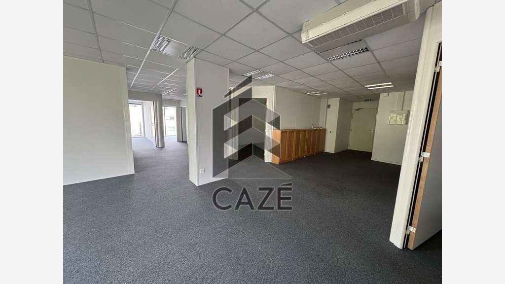 Bureaux 238m² à louer Lormont prox rocade sortie 1