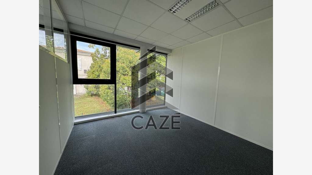Bureaux 238m² à louer Lormont prox rocade sortie 1