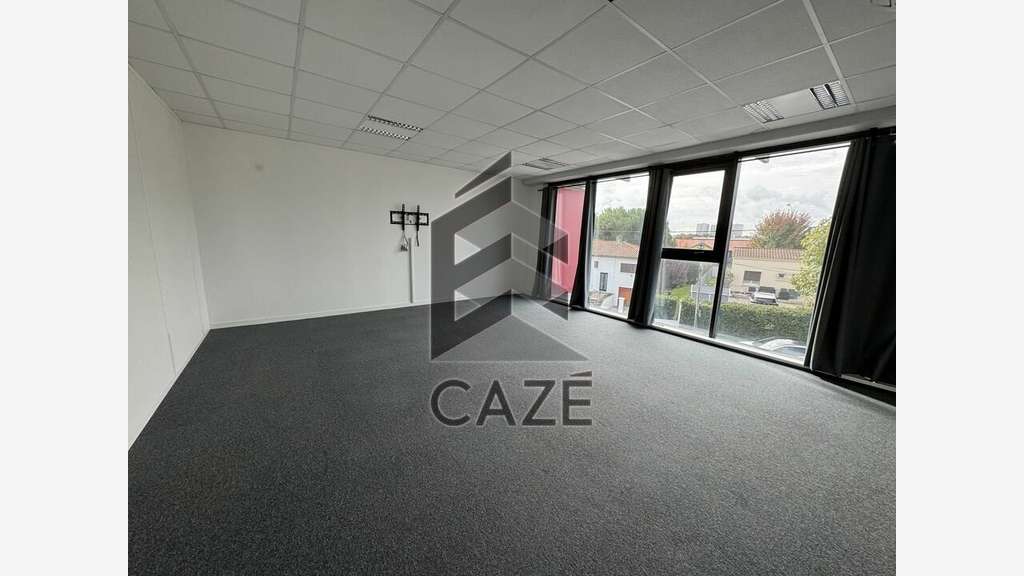 Bureaux 238m² à louer Lormont prox rocade sortie 1