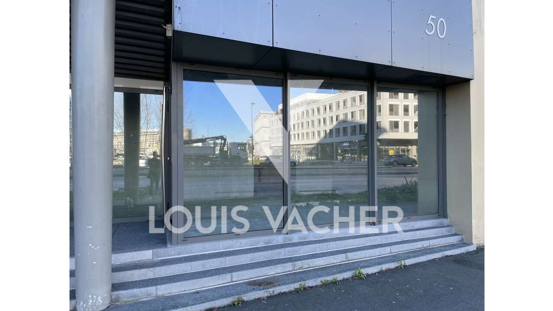 Location local d'angle Bordeaux Rue Lucien Faures 