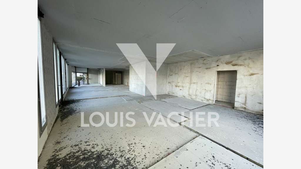 Location local d'angle Bordeaux Rue Lucien Faures 