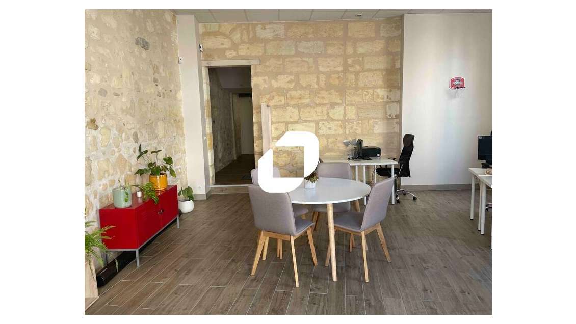 A louer Bureaux 74m² Bordeaux