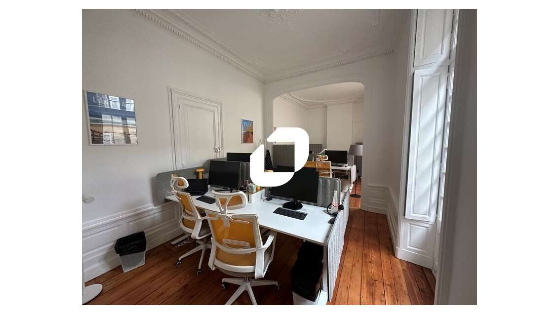 A louer Bureaux 83m² Bordeaux