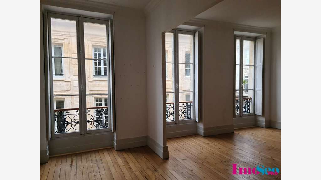 Bureaux 165m² R+2 à louer à Bordeaux centre