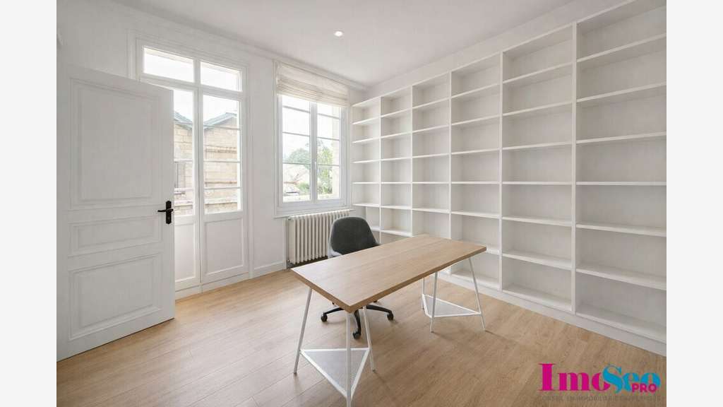 Bureaux 225m² à louer à Bordeaux Fondaudège