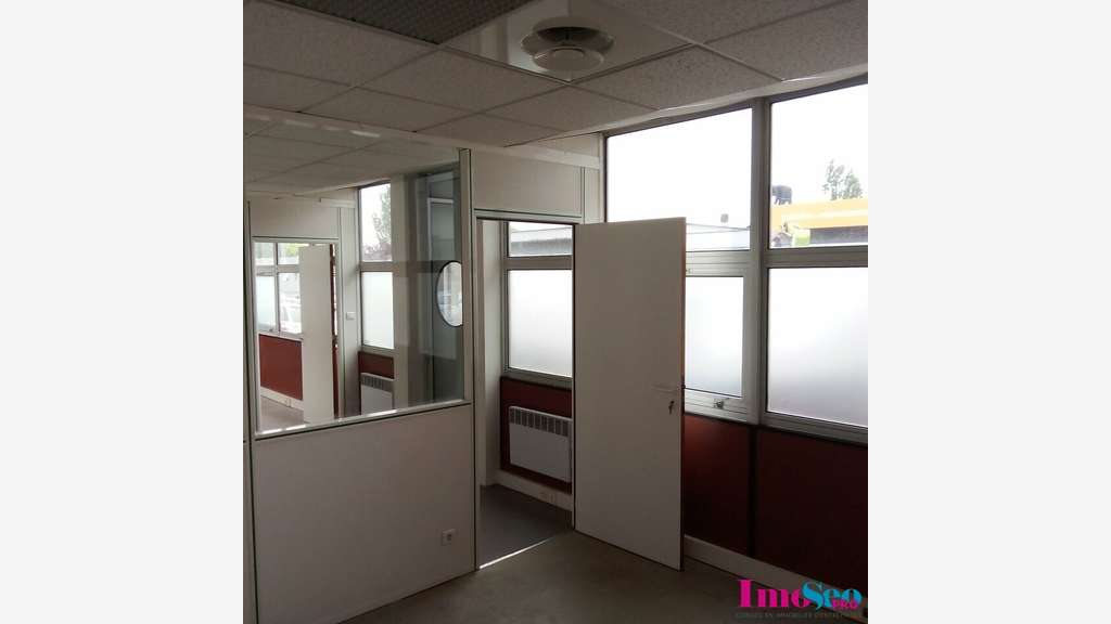 Bureaux 240m² RDC à louer sortie N°4 Bordeaux Nord
