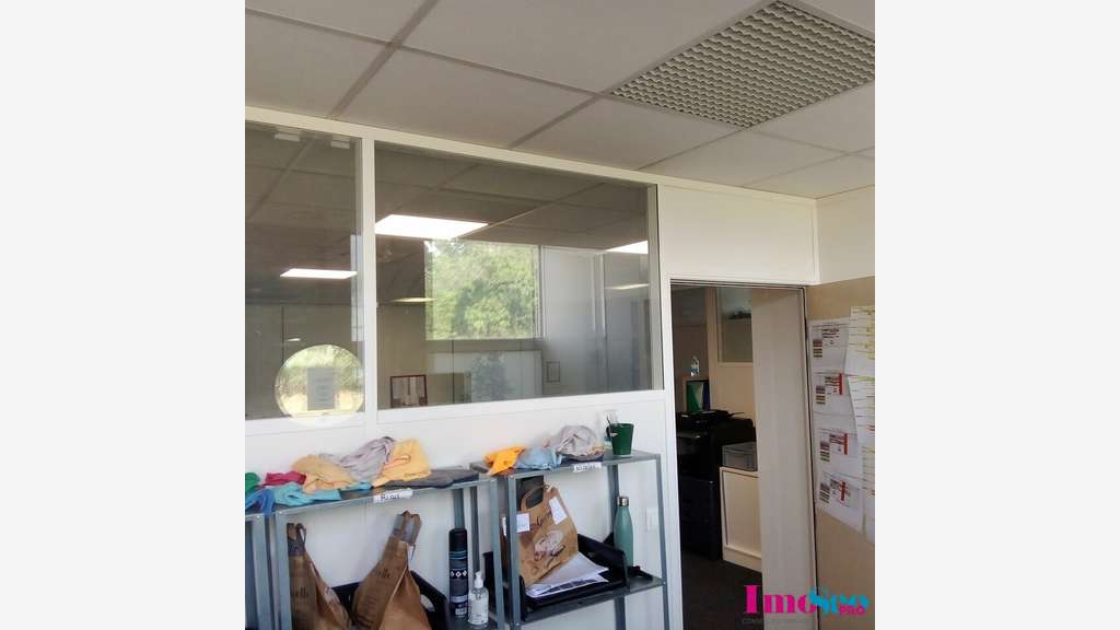 Bureaux 120m² RDC lumineux à louer à Bordeaux Nord