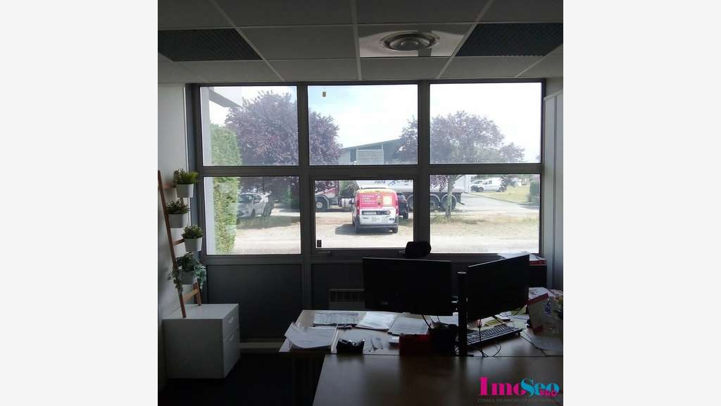 Bureaux 120m² RDC lumineux à louer à Bordeaux Nord