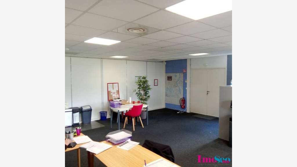Bureaux 120m² RDC lumineux à louer à Bordeaux Nord