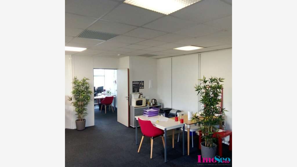 Bureaux 120m² RDC lumineux à louer à Bordeaux Nord