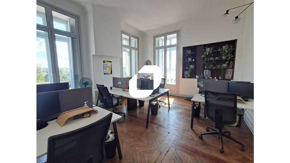 A louer Bureaux 95m² Bordeaux