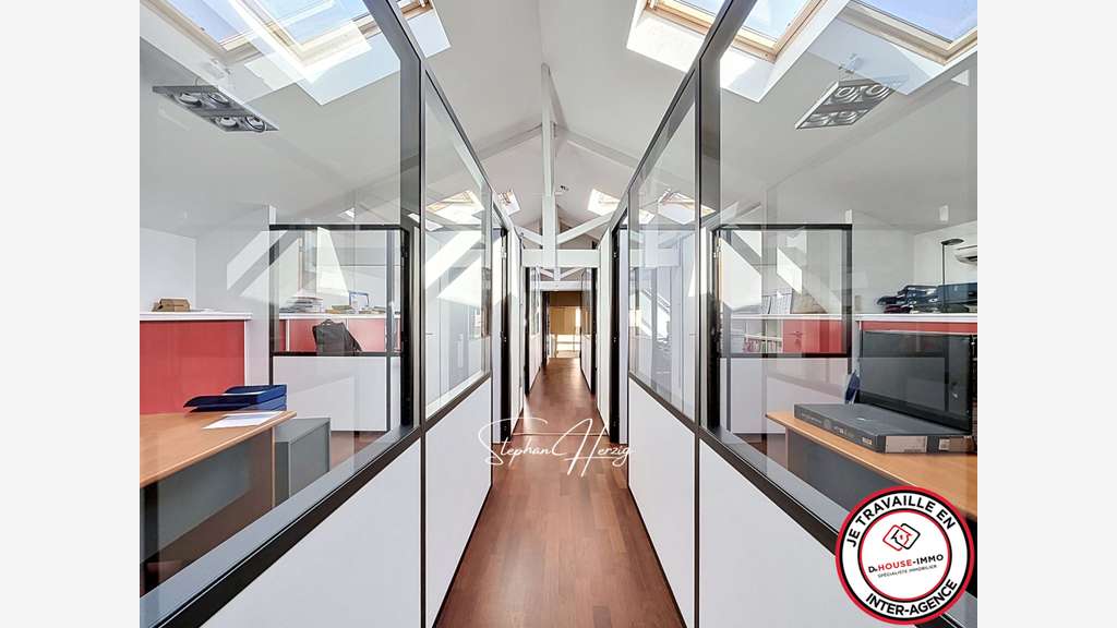 Locaux professionnels 305m² à Bordeaux Rue Lecocq