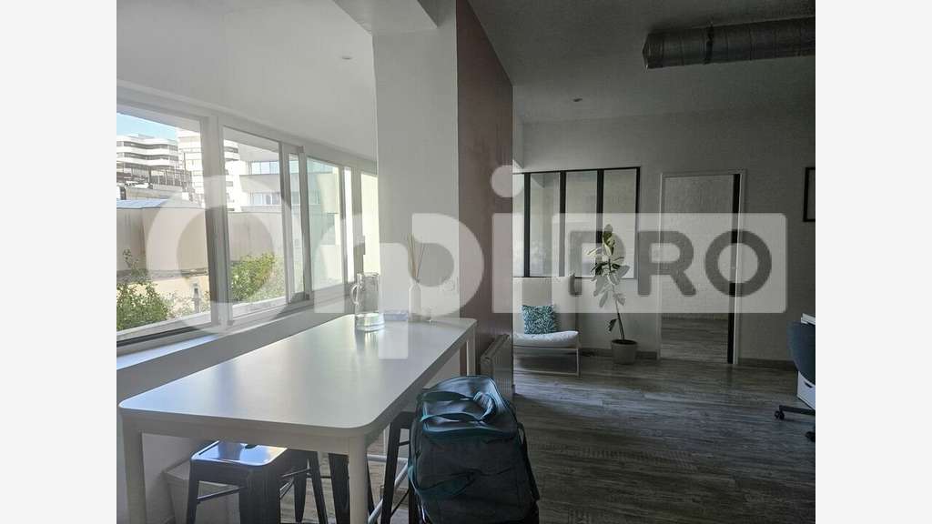 A LOUER BUREAU LUMINEUX PROCHE CENTRE VILLE